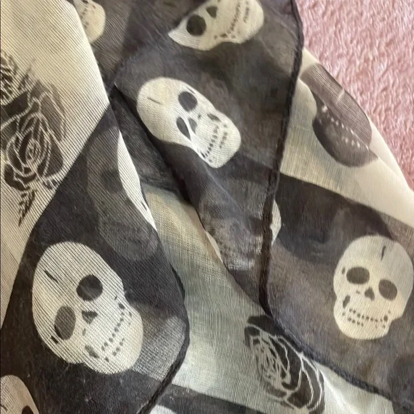 Skull Patterned Scarf - Picture 5 of 5